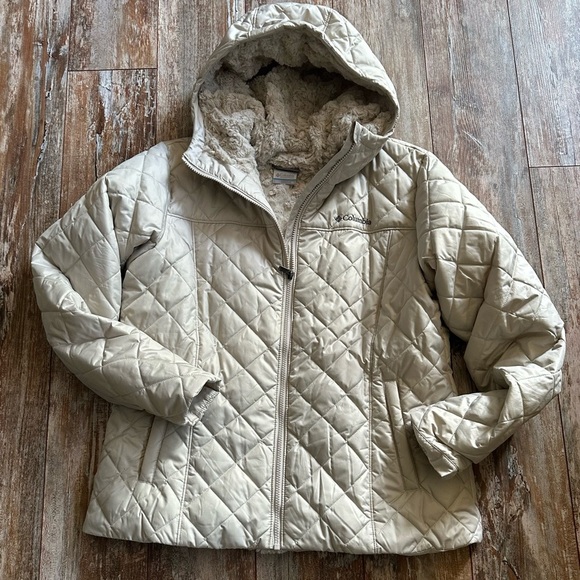 Columbia Jackets & Blazers - Columbia Plush Fleece Jacket in Cream